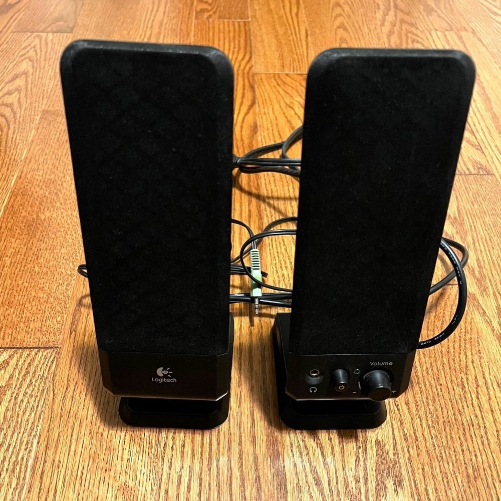 Logitech R-10 Stereo PC Speakers